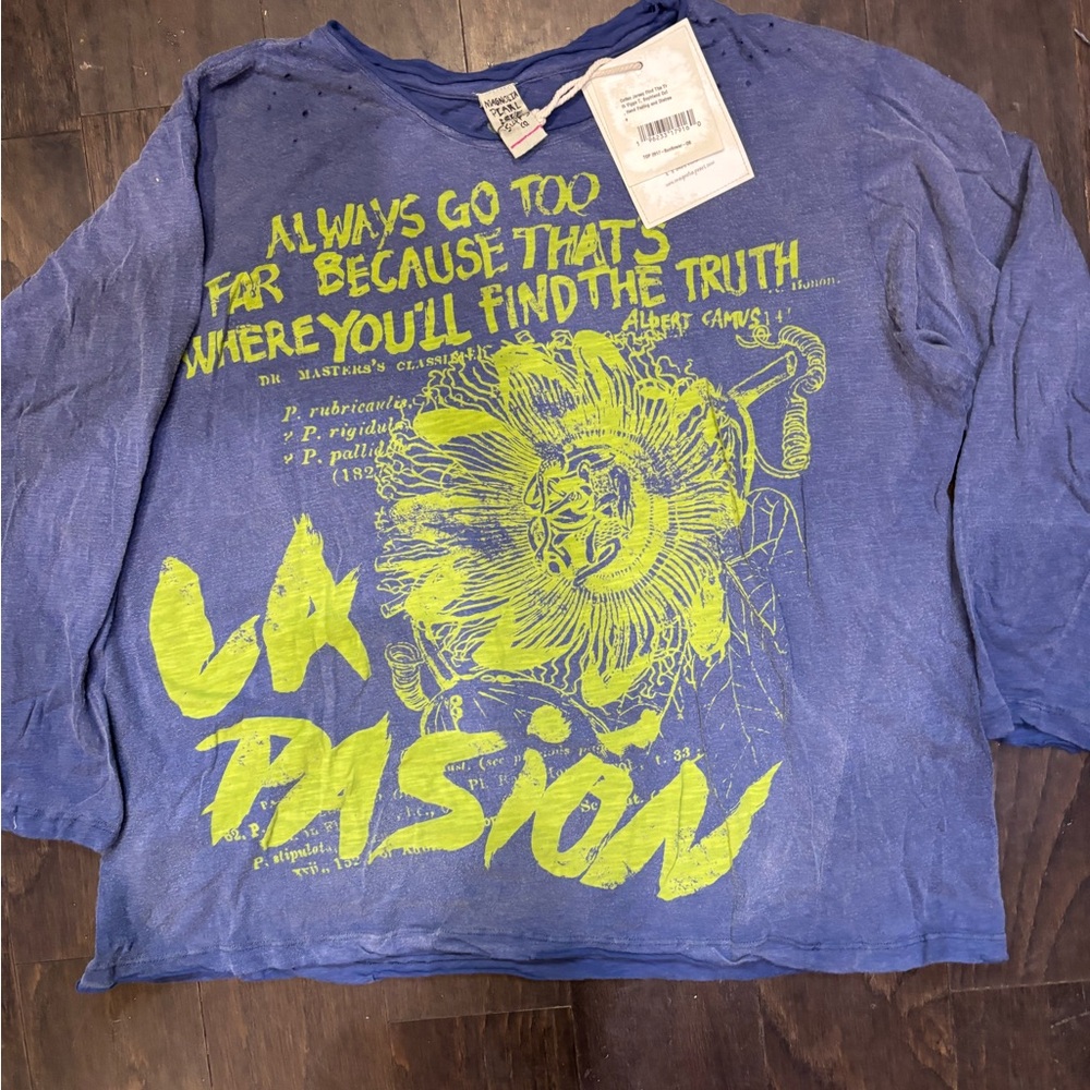 Magnolia Pearl Blue and Yellow Graphic Long Sleeve Tee pristine cond,Nvr worn